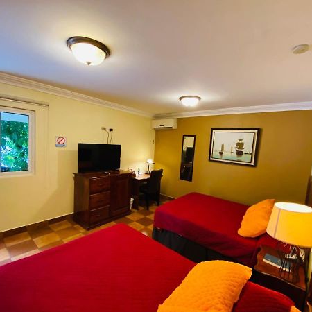 Hotel Puerto Libre Puerto Barrios Eksteriør billede