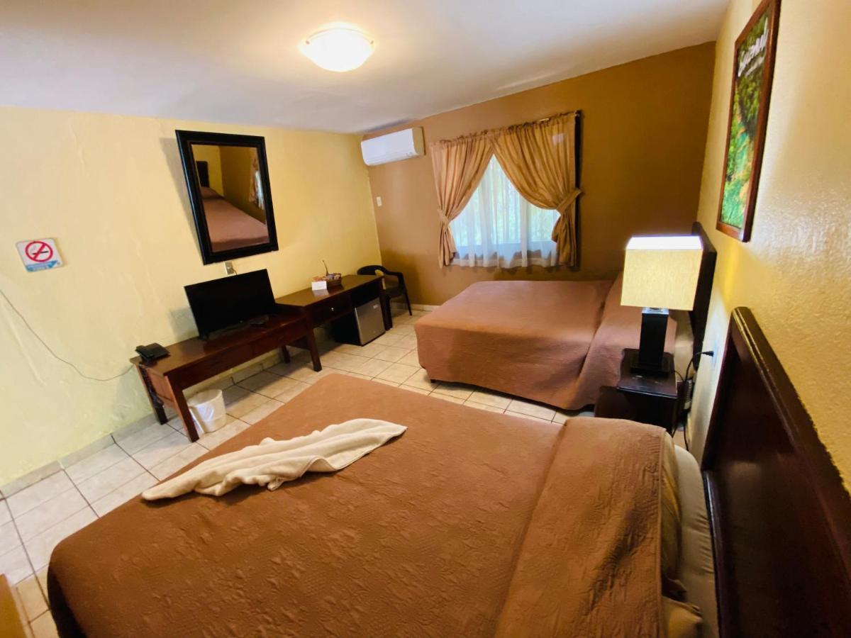 Hotel Puerto Libre Puerto Barrios Eksteriør billede