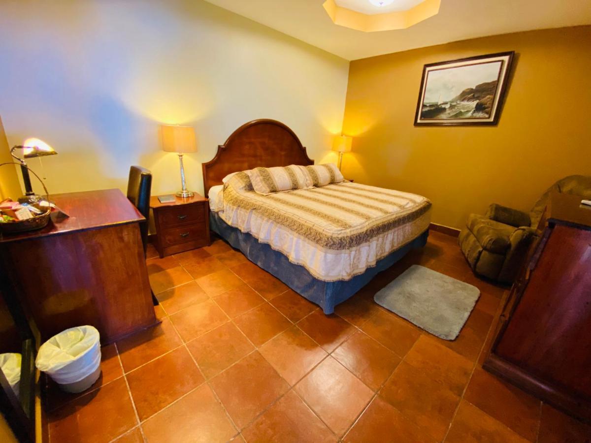 Hotel Puerto Libre Puerto Barrios Eksteriør billede