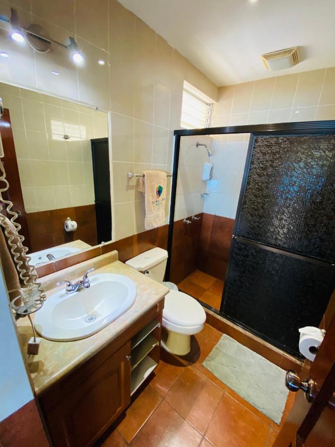 Hotel Puerto Libre Puerto Barrios Eksteriør billede
