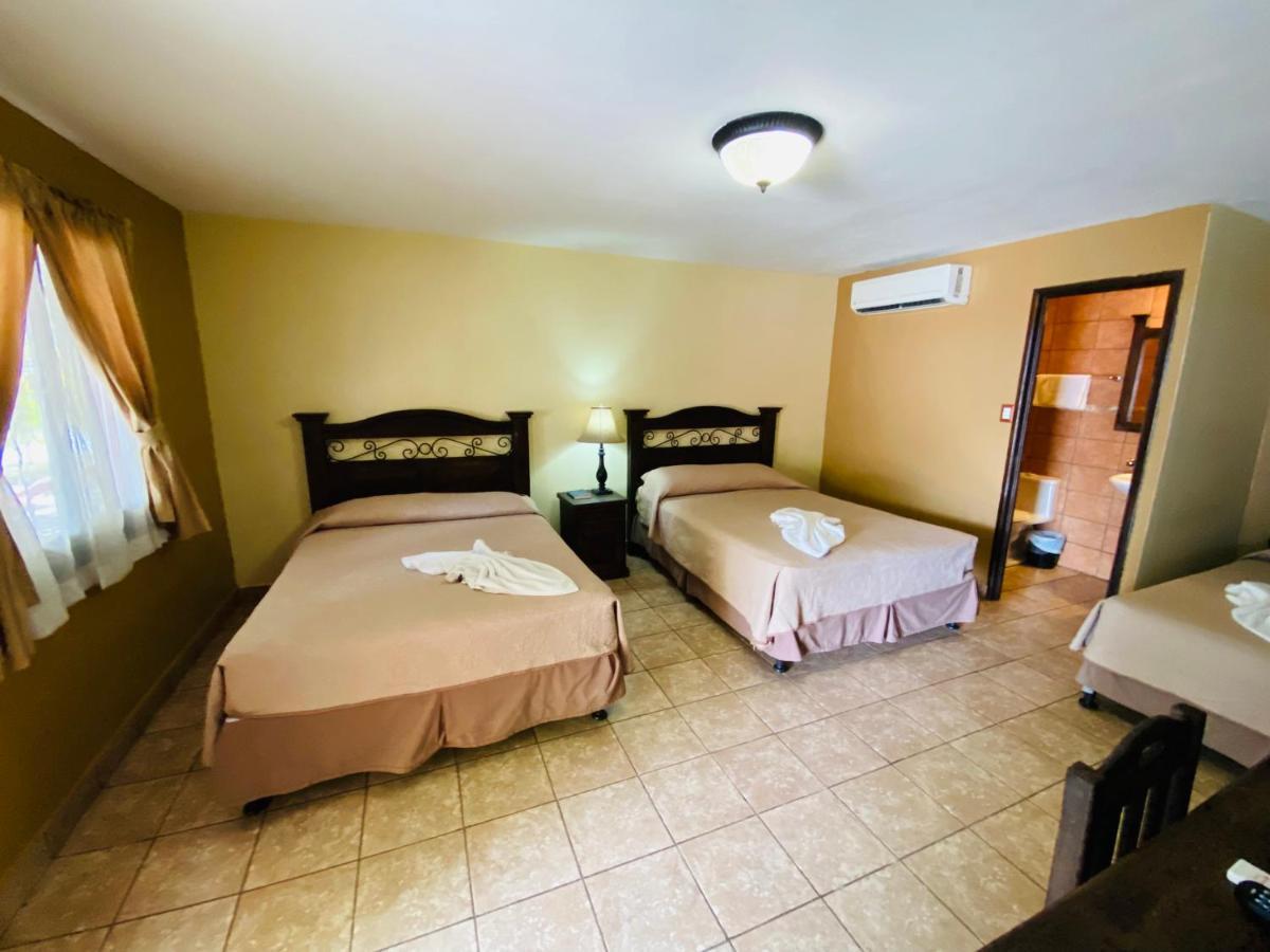 Hotel Puerto Libre Puerto Barrios Eksteriør billede