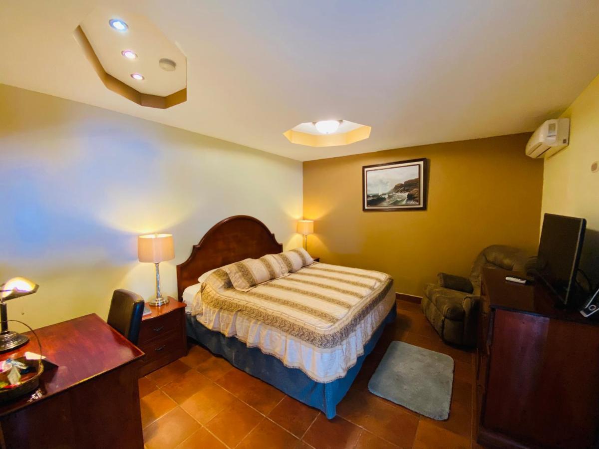 Hotel Puerto Libre Puerto Barrios Eksteriør billede