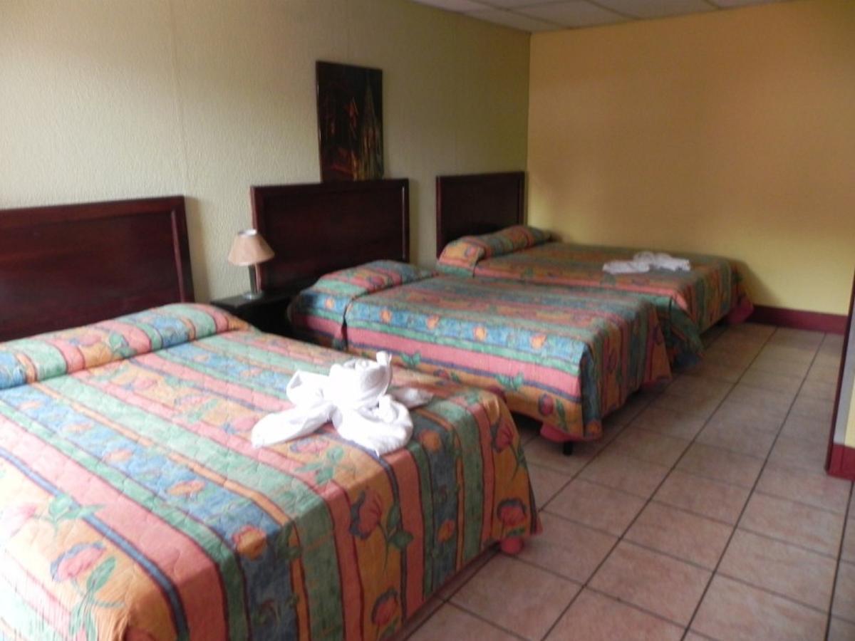 Hotel Puerto Libre Puerto Barrios Eksteriør billede