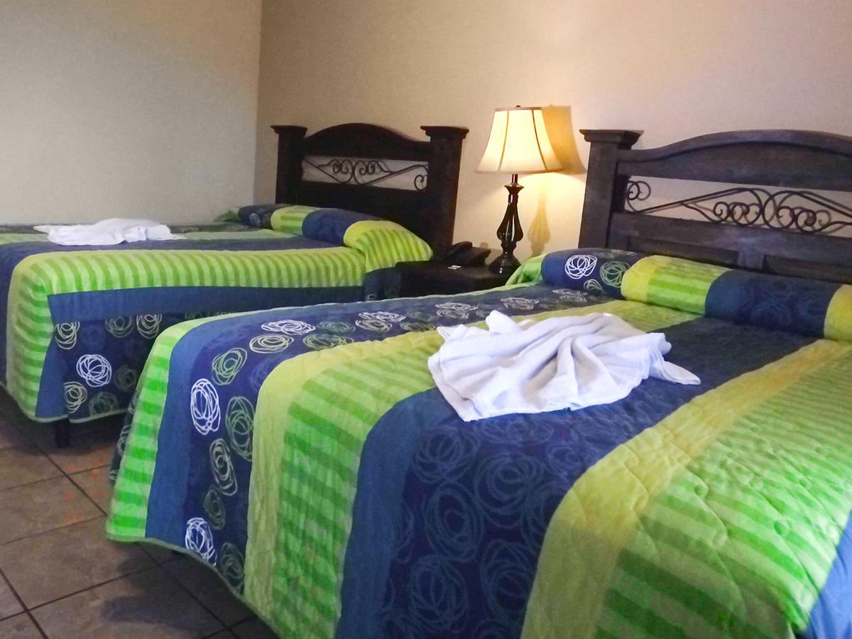 Hotel Puerto Libre Puerto Barrios Eksteriør billede
