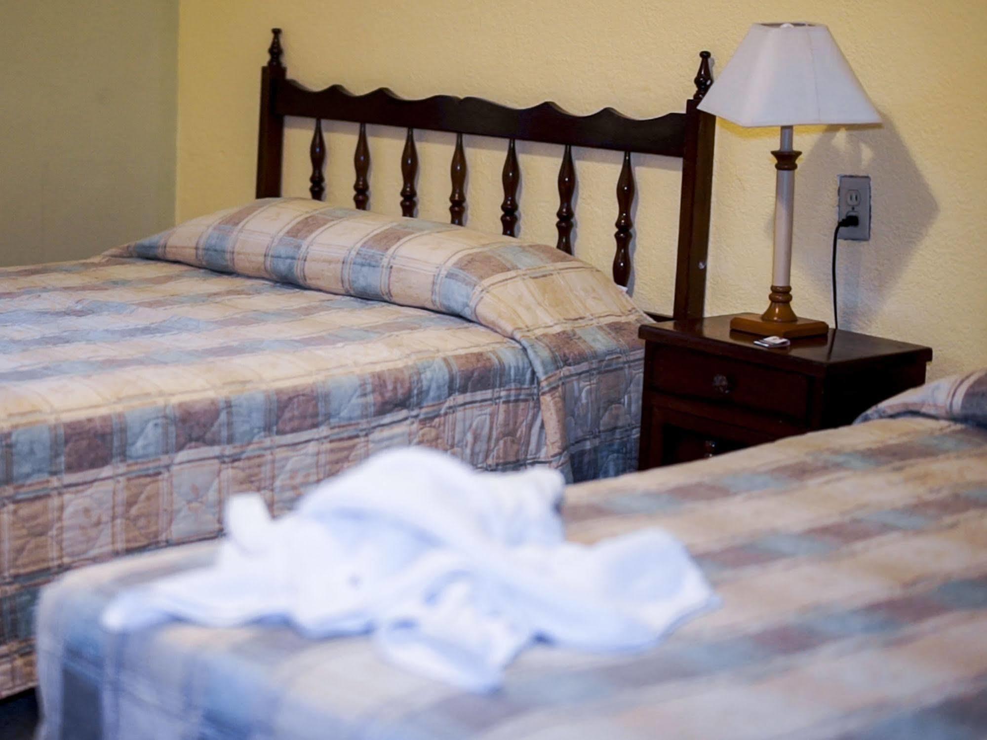 Hotel Puerto Libre Puerto Barrios Eksteriør billede