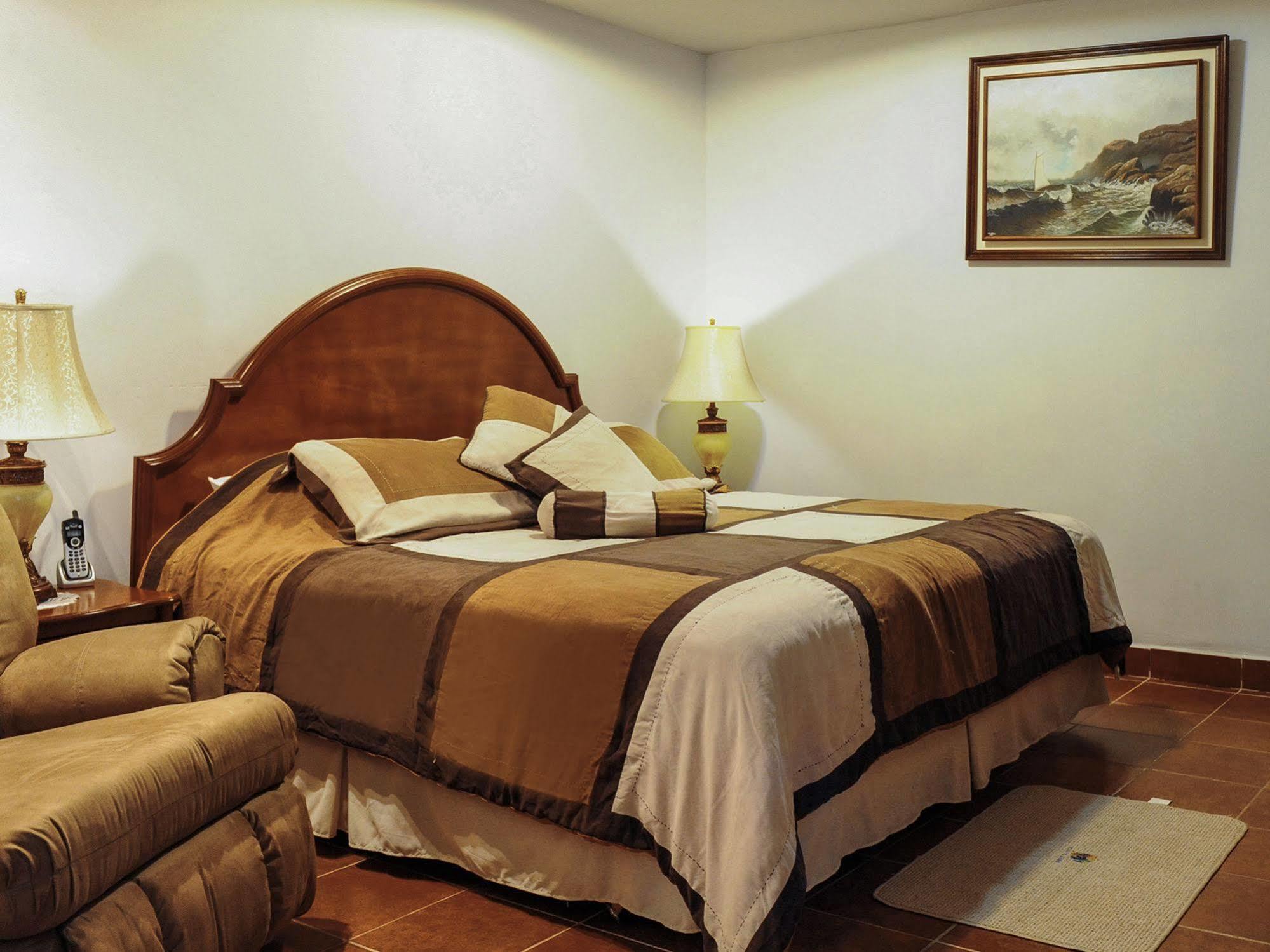 Hotel Puerto Libre Puerto Barrios Eksteriør billede
