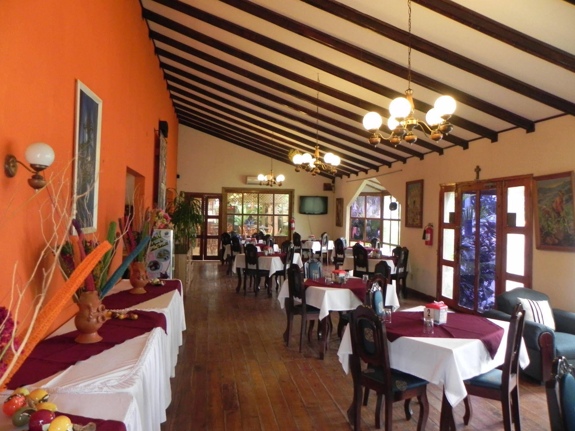Hotel Puerto Libre Puerto Barrios Eksteriør billede